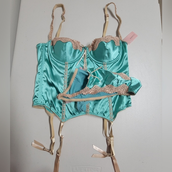 Sophie b NWT satin Lace Bustier Corset And Matching Panty Set. - Picture 3 of 13